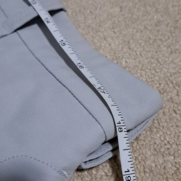 Men's Grey Shorts Victorinox Size 36 Active  Lightweight Golf - Picture 16 of 16